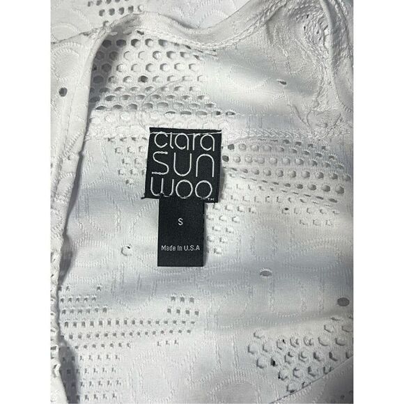 Clara SunWoo 3/4 Sleeve White Perforated Cold Shoulder Tunic Size Small - Picture 3 of 3
